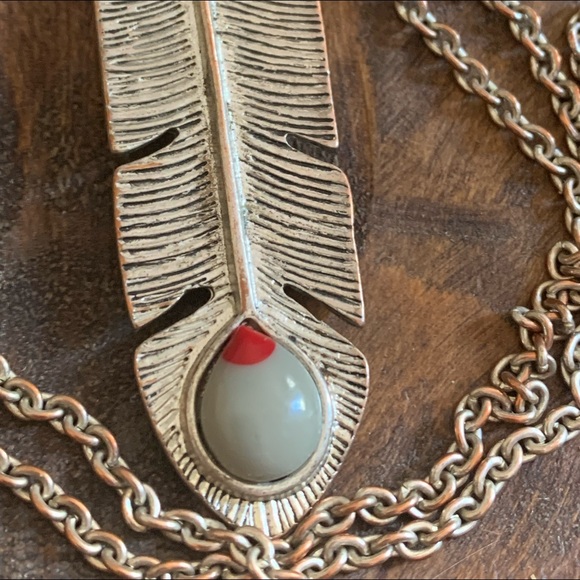 Vintage Silver Tone Feather Necklace Unisex Mens Womans Jewelry Gray & Red Stone - Picture 4 of 8